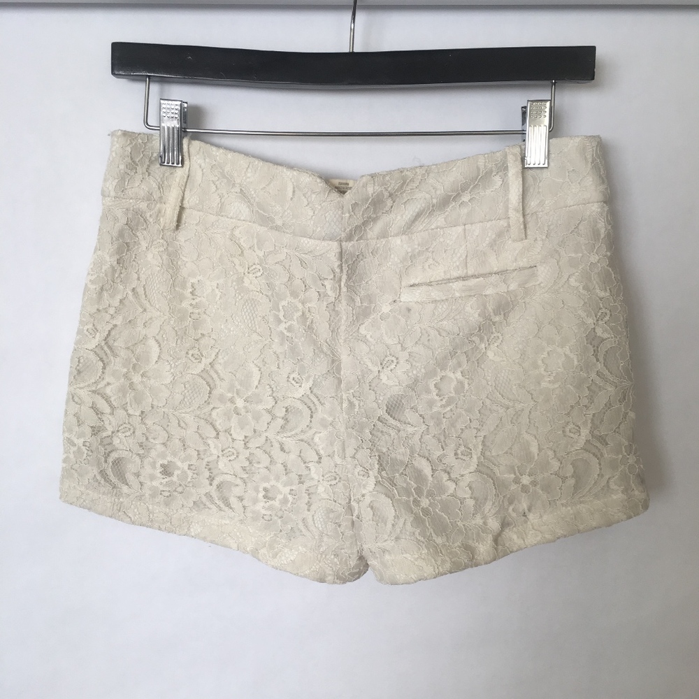 White lace Dress Shorts - Picture 3 of 4